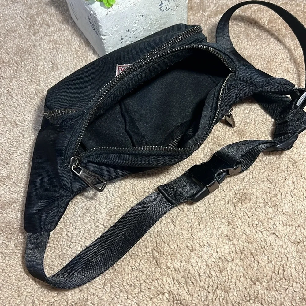 GUESS SLING BAG - Picture 4 of 8